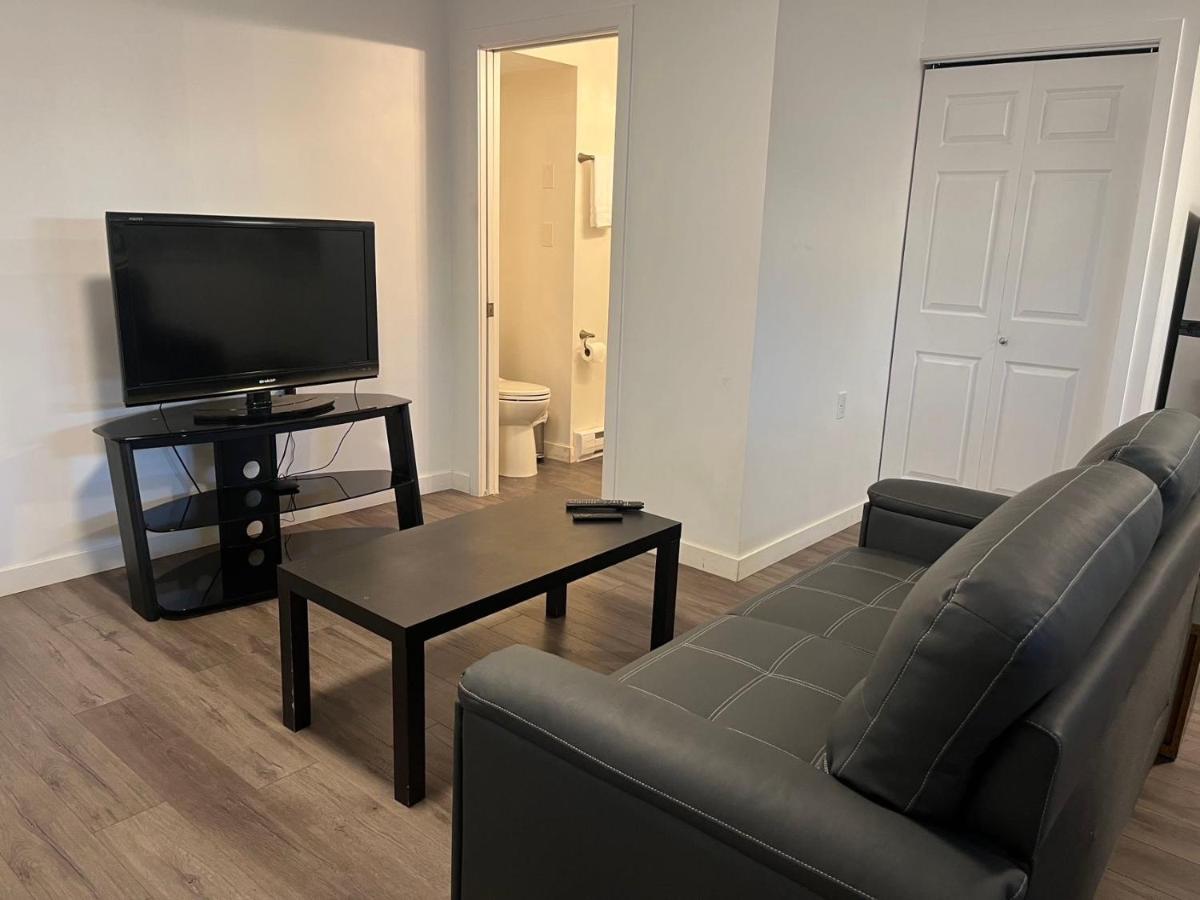 Hotel Starting Point Family House Saanich Esterno foto